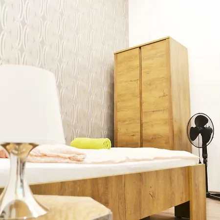 Amazon Apartment Near The Famous Party Boulevard Budapesta Exterior foto